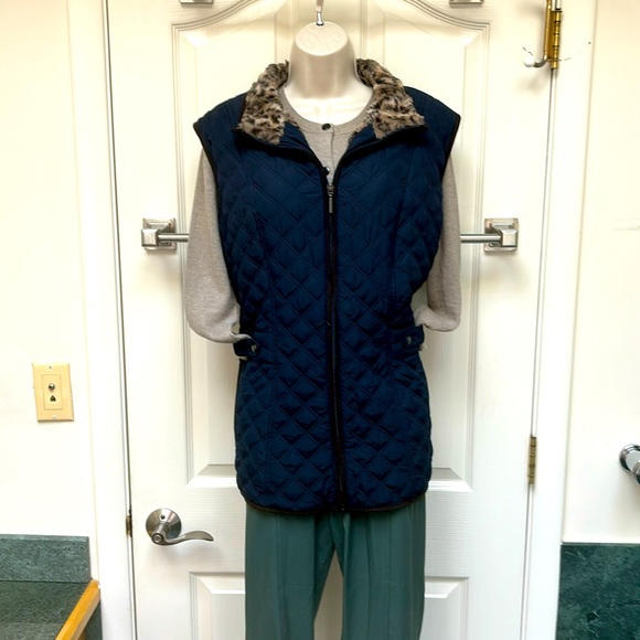 Weatherproof dark blue vest with faux fur - Picture 1 of 7